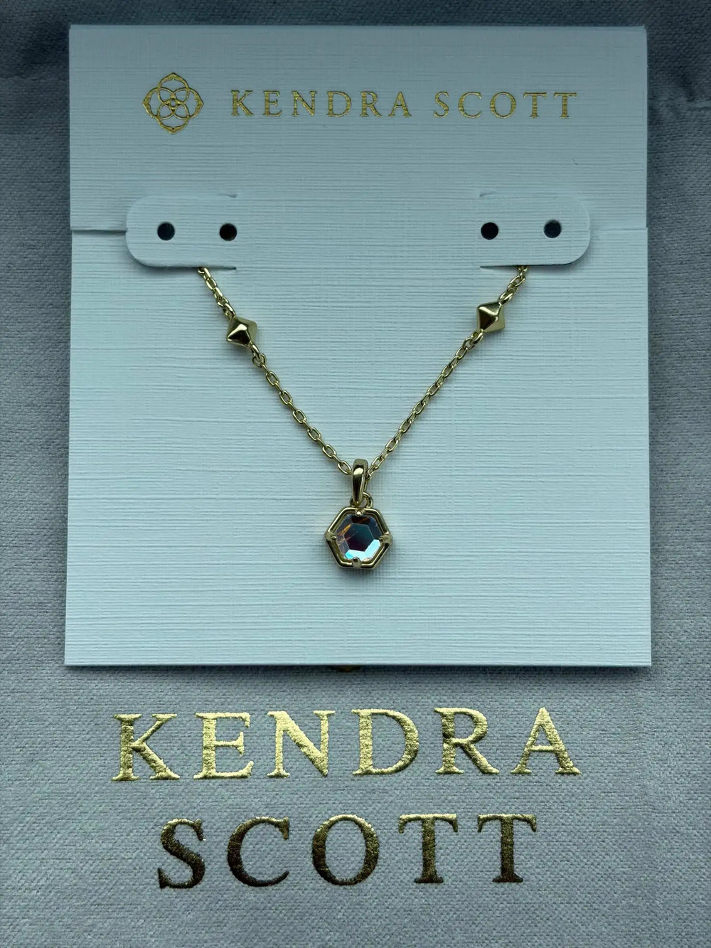 Kendra Scott pendant necklace